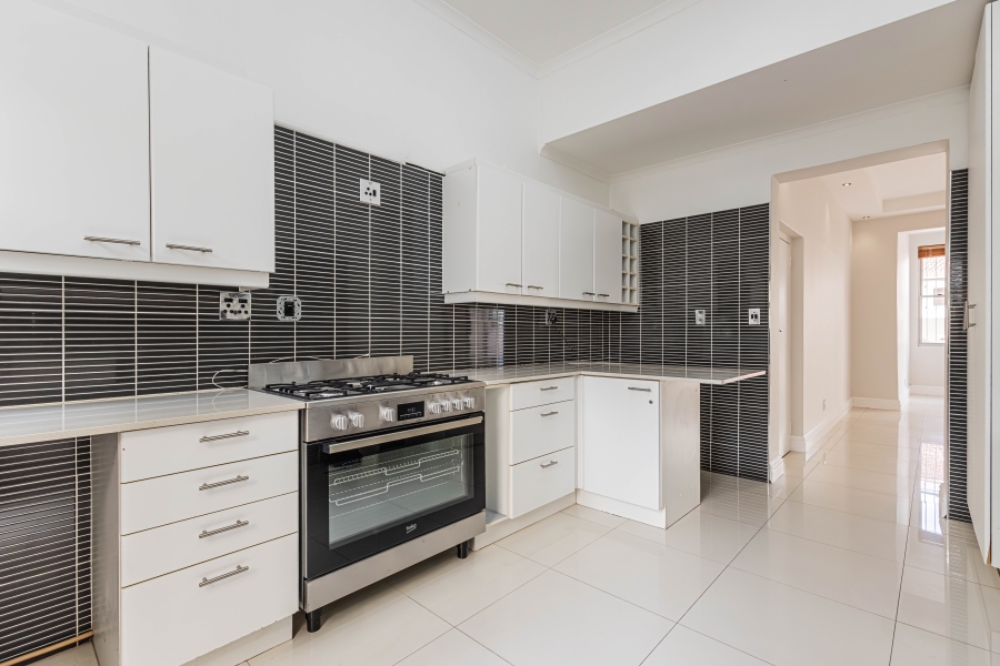 To Let 3 Bedroom Property for Rent in Green Point Western Cape